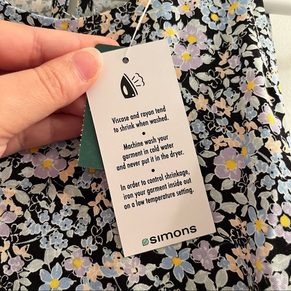 Simons Twik Long Slit Blouse Black Floral size M - Picture 9 of 9